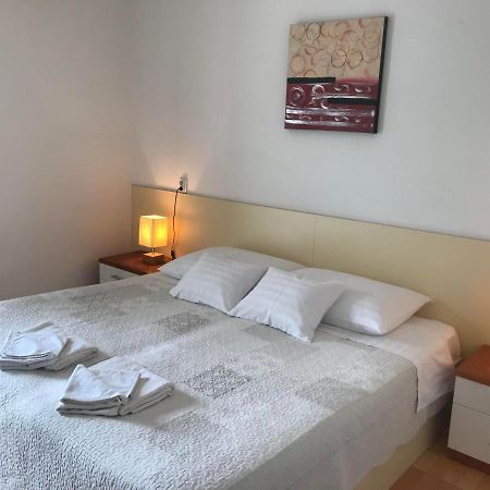 Spacious Bedroom For Two With Pool View - Pansion Hajduk Korcula Bagian luar foto