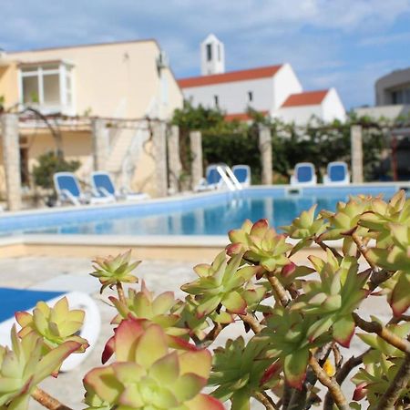 Spacious Bedroom For Two With Pool View - Pansion Hajduk Korcula Bagian luar foto