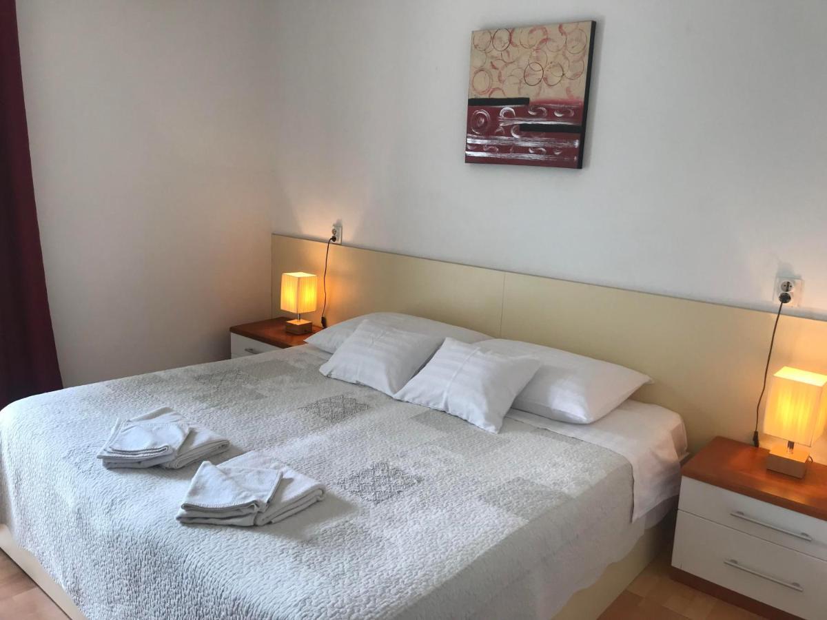Spacious Bedroom For Two With Pool View - Pansion Hajduk Korcula Bagian luar foto