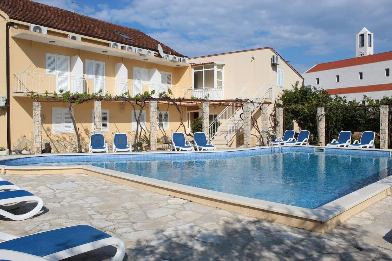 Spacious Bedroom For Two With Pool View - Pansion Hajduk Korcula Bagian luar foto
